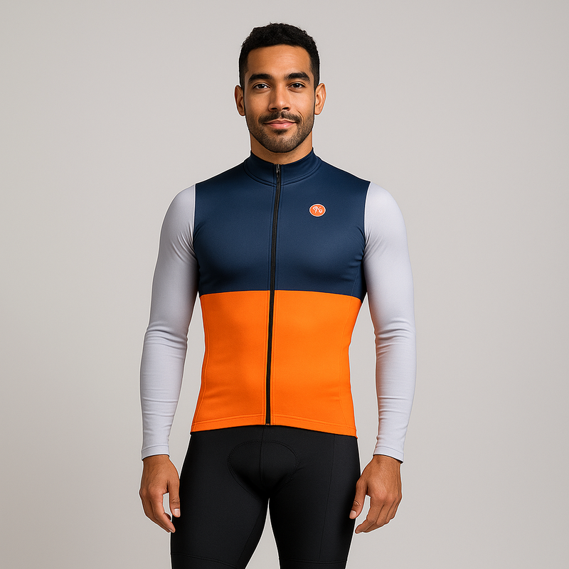 Ciclista masculino usando conjunto de ciclismo térmico Rx™ RAUDAX em treino de inverno