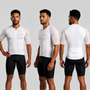 Conjunto de ciclismo masculino cor 1 vista lateral em movimento