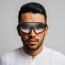 Óculos fotocromático para ciclismo com adaptação à claridade do percurso