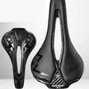 Selim Full Carbon Ultimate com proposta em carbono e apoio EVA para ciclismo