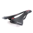 Vista lateral do selim S-Works Carbon com trilhos de carbono