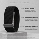 Pulseira Inteligente Band™ Strava usada no pulso durante atividade física